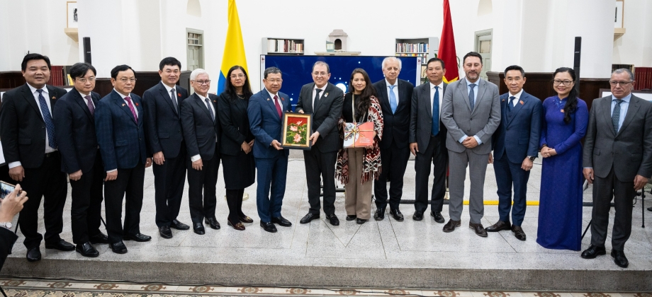 Conmemoración de los 45 años de relaciones diplomáticas entre Colombia y Vietnam
