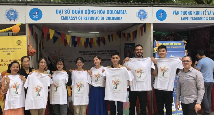 Embajada de Colombia en Vietnam conmemoró el Día de la Memoria y Solidaridad en el marco del Festival de Paz y Amistad de Hanói