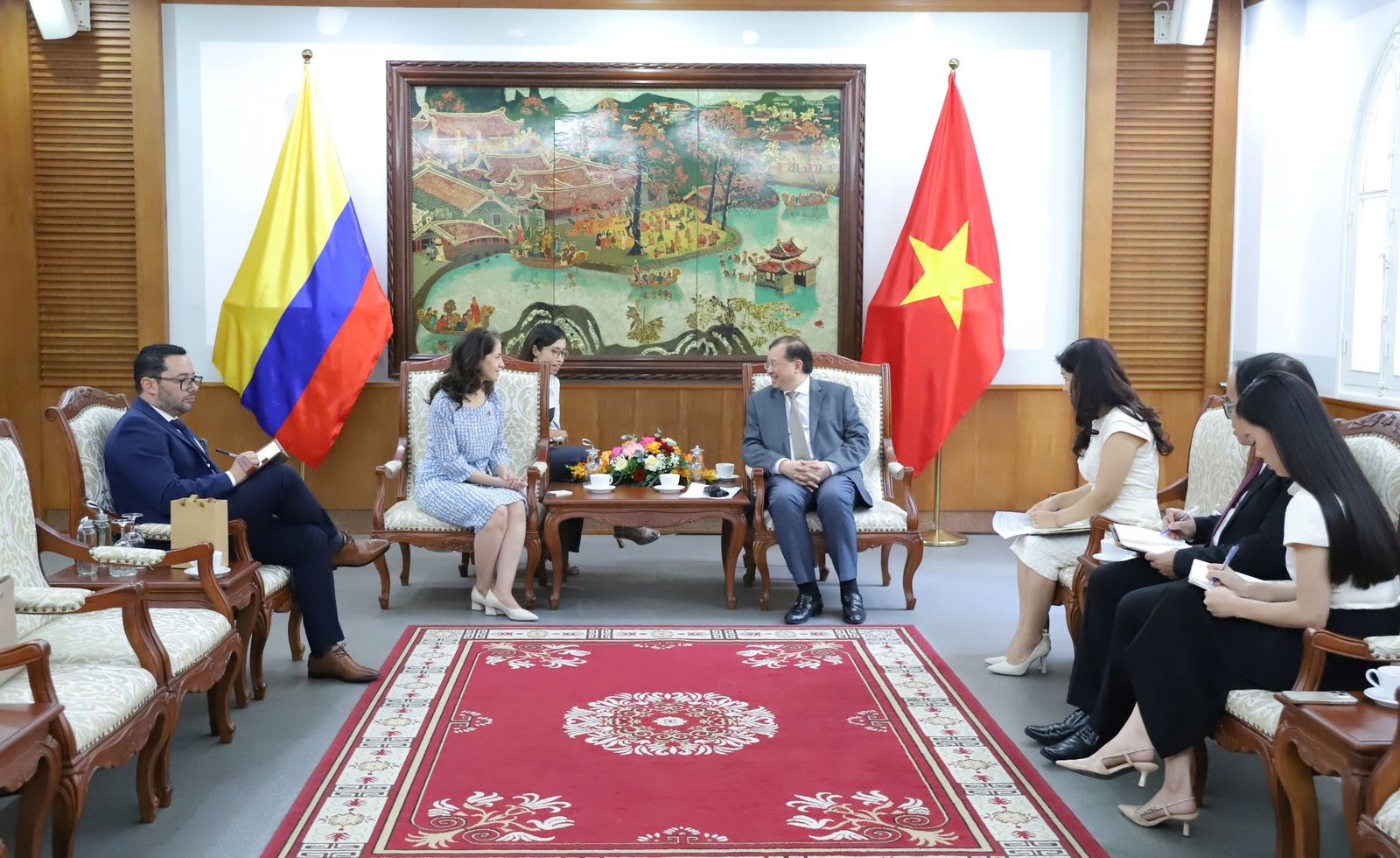La cultura sigue siendo un espacio de intercambio ideal para acercar a Colombia y Vietnam en el encuentro con el viceministro Ta Quang Dong