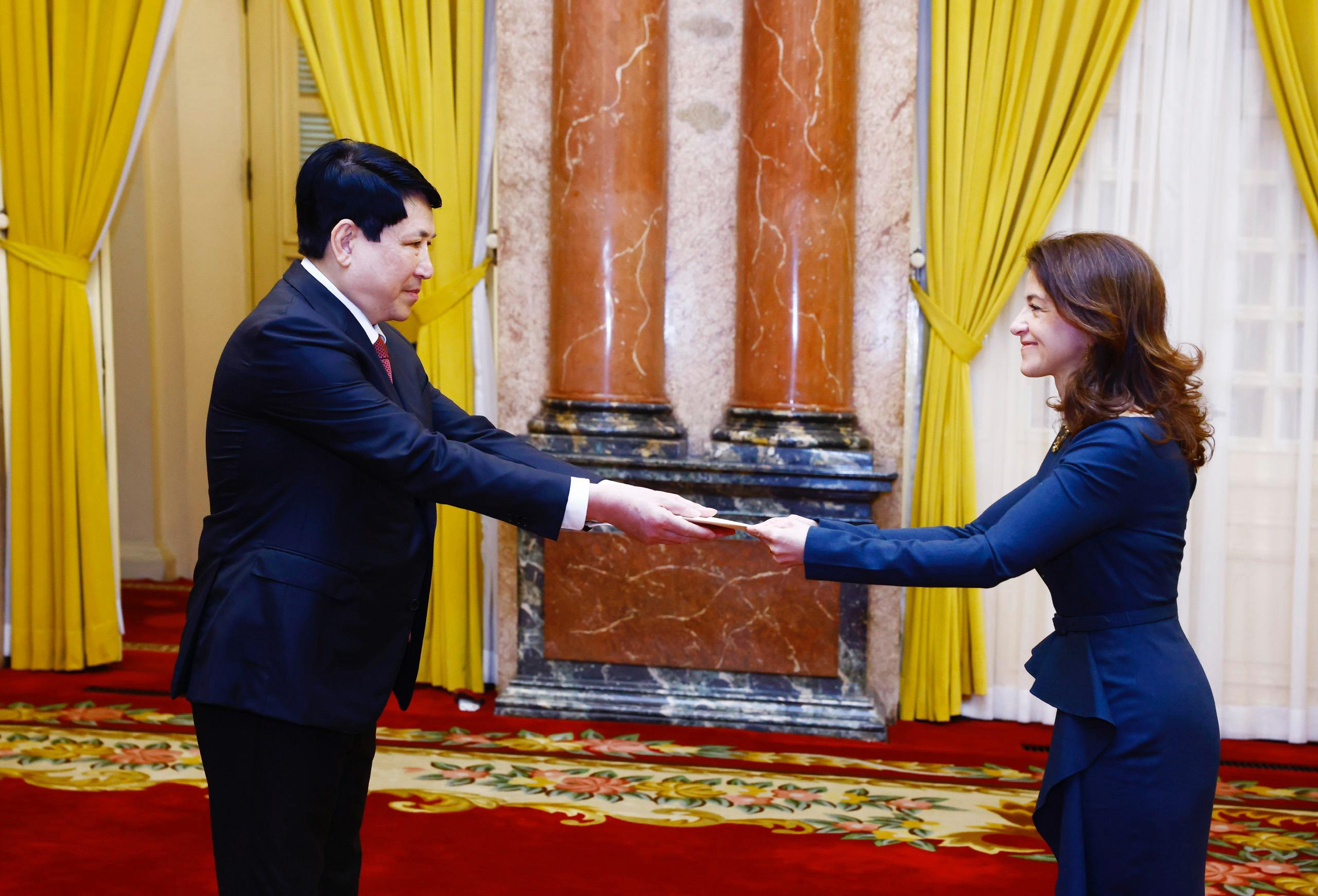 Presentación de cartas credenciales de la nueva embajadora de Colombia ante la República Socialista de Vietnam 