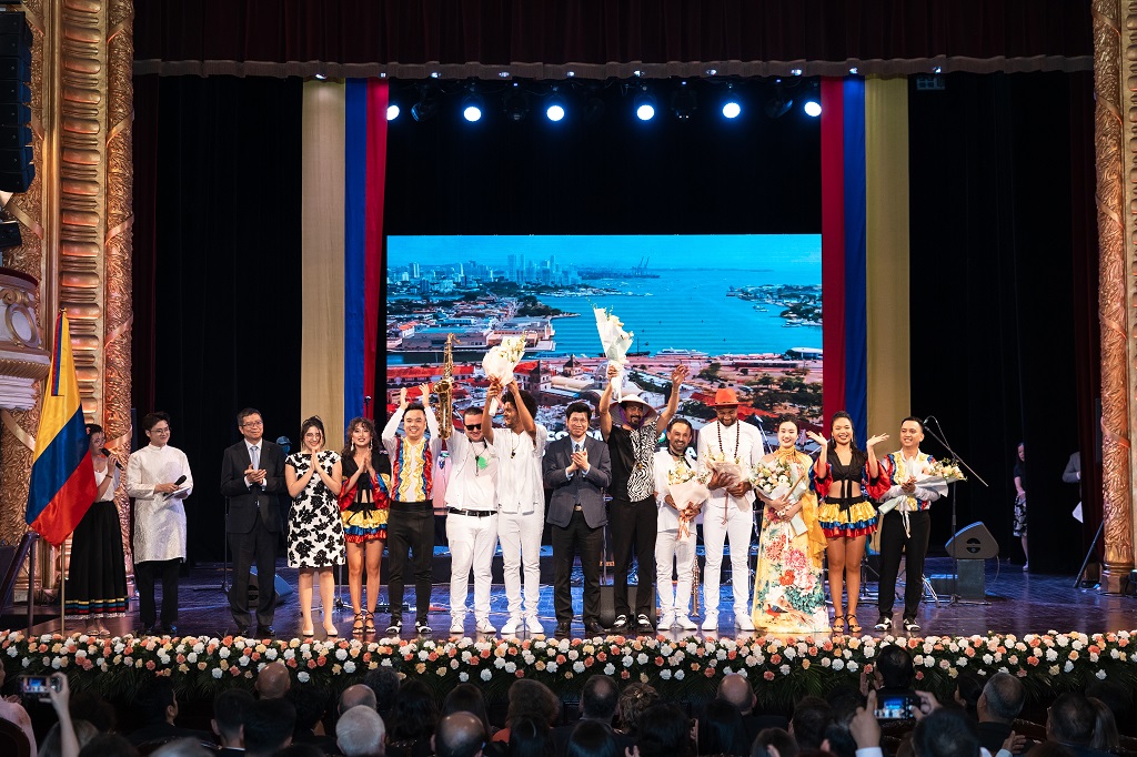 La Embajada de Colombia en Vietnam presentó a Salsangroove en la conmemoración de los 45 años de relaciones diplomáticas entre Colombia y Vietnam (1979 - 2024)