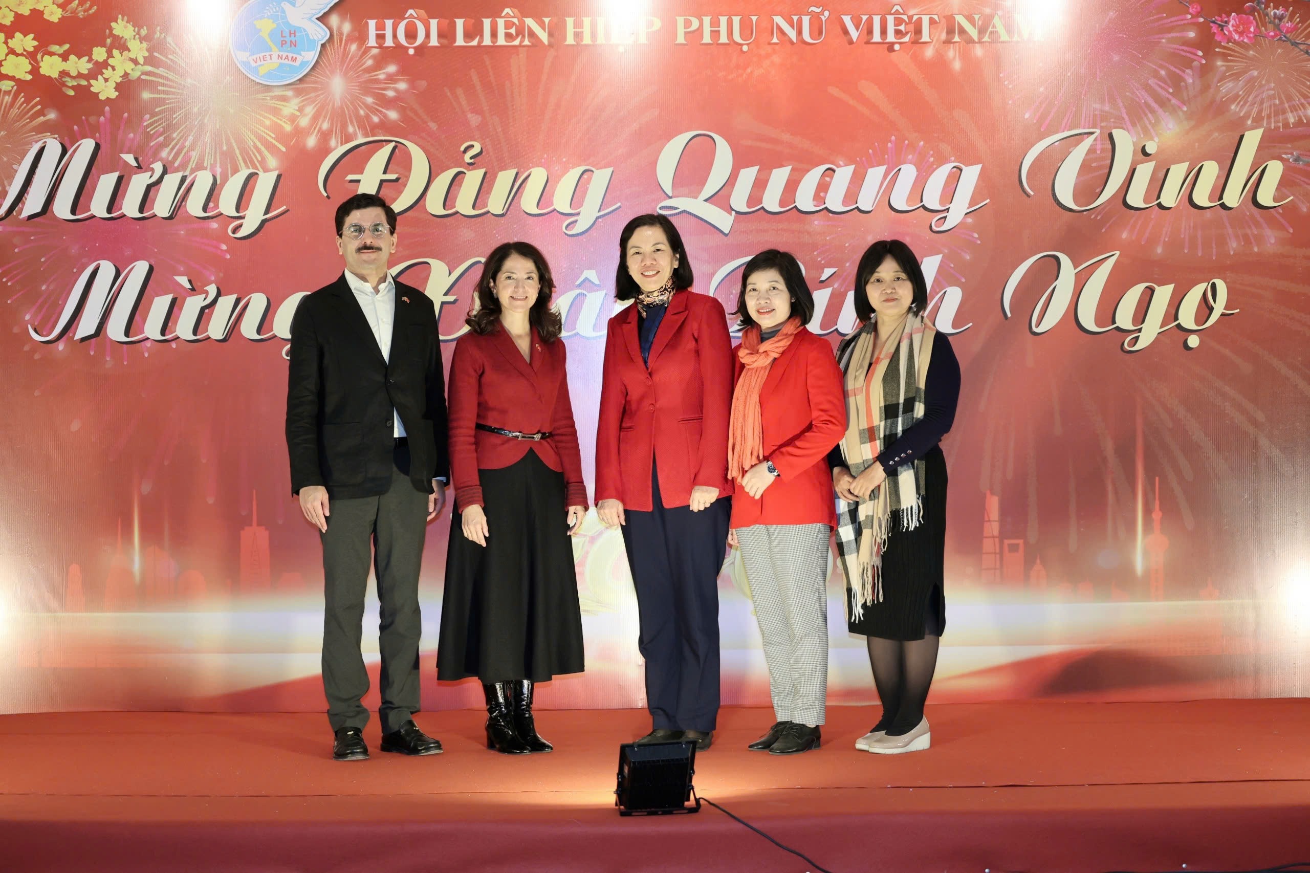 Hanói, Vietnam (22/01/2026). En el marco del fortalecimiento de las relaciones entre Colombia y Vietnam, la Embajadora de Colombia en la República Socialista de Vietnam, Camila Polo Flórez, realizó una visita oficial a la Unión de Mujeres de Vietnam, con el objetivo de explorar y fomentar el intercambio de experiencias y buenas prácticas en materia de igualdad de género y empoderamiento de las mujeres. La Unión de Mujeres de Vietnam, establecida desde 1930, desempeña un papel central en la formulación e im