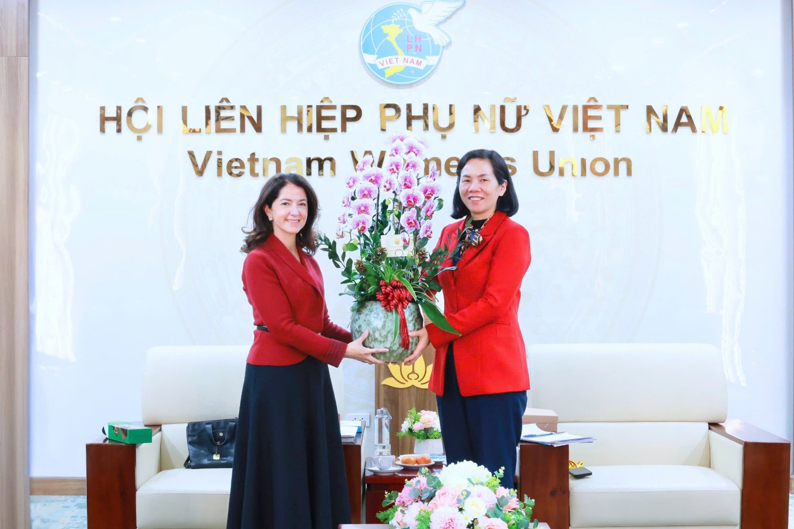 Embajadora de Colombia en Vietnam fortalece el diálogo bilateral sobre igualdad de género con su visita a la Unión de Mujeres de Vietnam