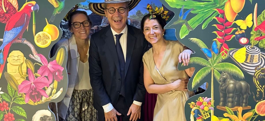 Con una explosión de color, Colombia estuvo presente en el primer Festival de las Culturas del Mundo de Hanói