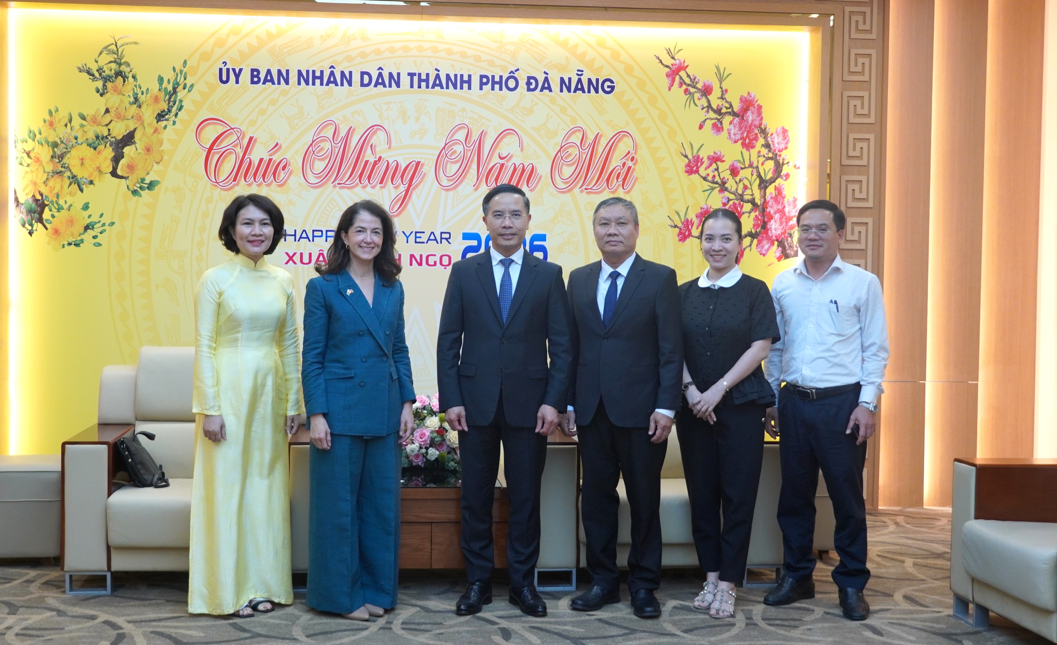  Embajadora de Colombia explora nuevas alianzas estratégicas en una visita oficial a Da Nang, centro de Vietnam