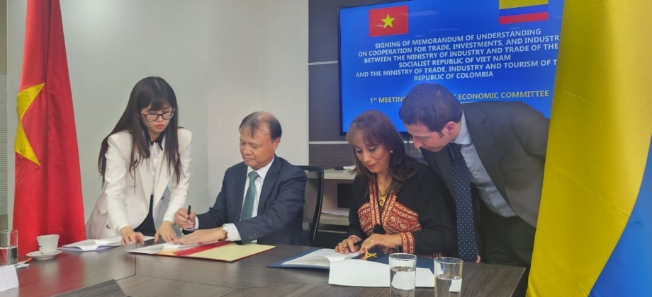 Cancillería acompaña la firma del Memorando de Entendimiento que establece el Comité Económico Conjunto Viet Nam – Colombia