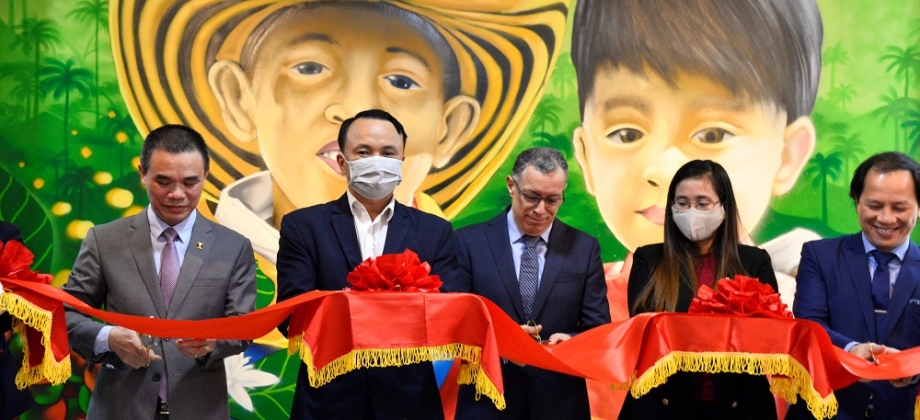 Inauguración del Mural Colombia y Vietnam: Creciendo Juntos