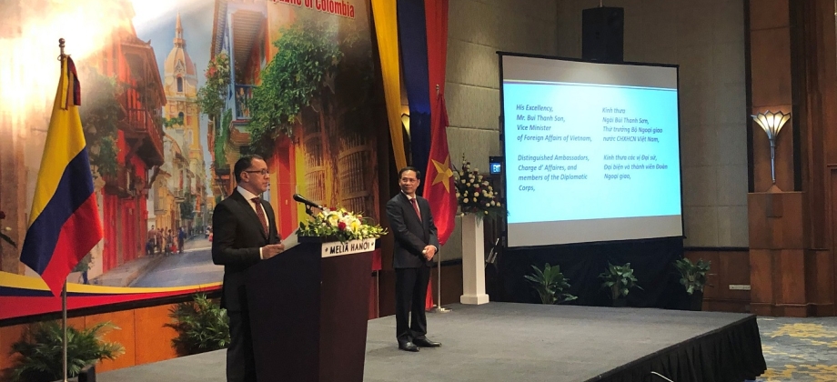 La Embajada de Colombia en Vietnam celebró los 209 años de la Independencia de Colombia